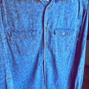 Floral pattern mossimo shirt sized S